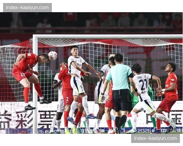 武汉三镇阿德里亚诺后腰屏障 防守拦截与出球能力顶级